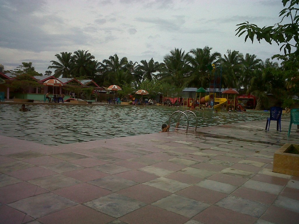'Waterpark Pesona Cikampak'